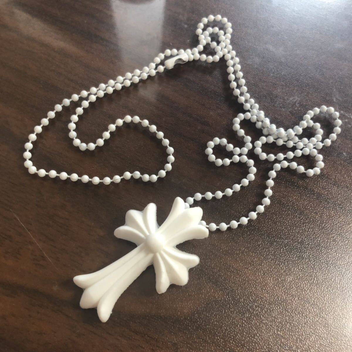 1円 新作CHROME HEARTS クロムハーツ CHクロス ペンダントネックレス ボールチェーン シリコン ラバー ブラック 白 アクセサリー