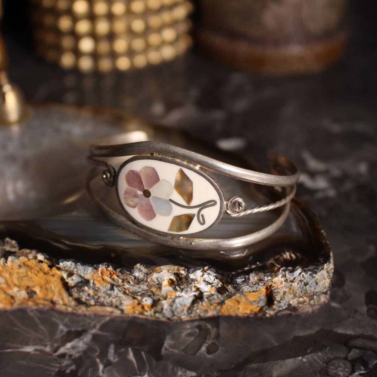 USA VINTAGE ALPACA MEXICO FLOWER STONE INLAY DESIGN BANGLEアメリカ古着アルパカメキシコお花ストーンインレイデザインバングル_画像2