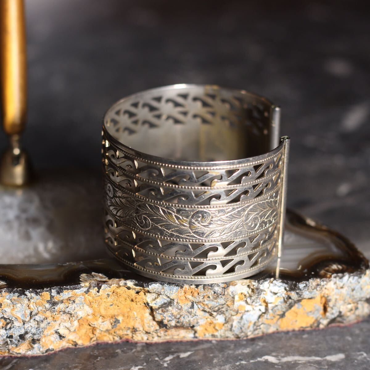 USA VINTAGE FLOWER DESIGN METALWORK DESIGN METAL BANGLE/アメリカ古着お花デザインメタルワークバングル_画像2