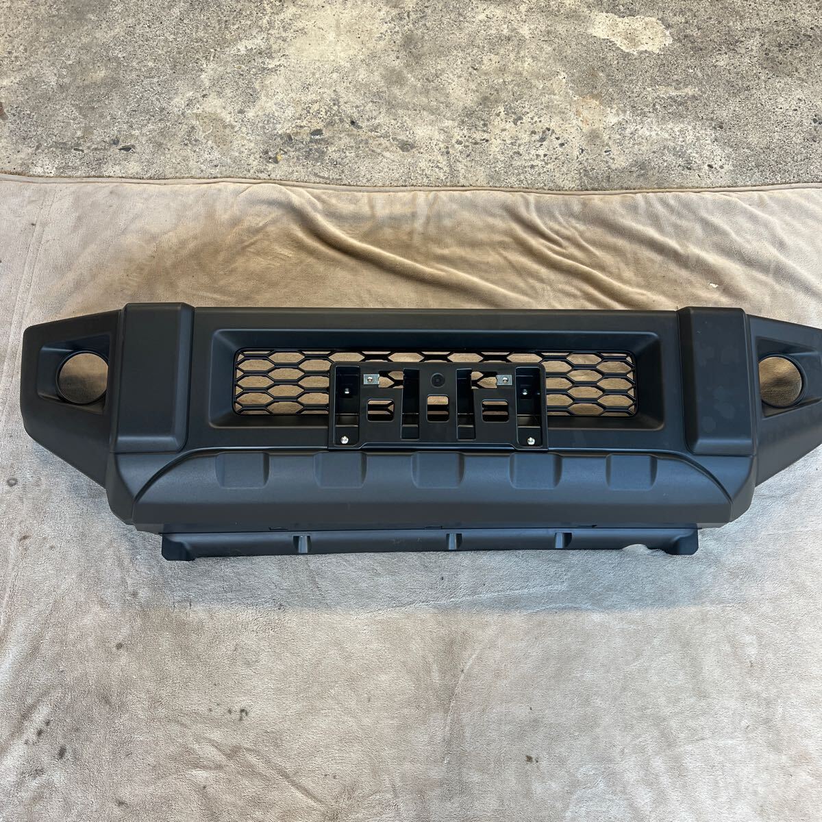 ジムニー フロントバンパー jb６４w