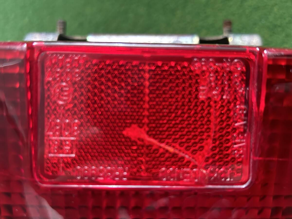スズキ 純正 テールランプ/テールライト SUZUKI 35715-40 スズキ 純正 テールランプ/テールライト SUZUKI 35715-40
