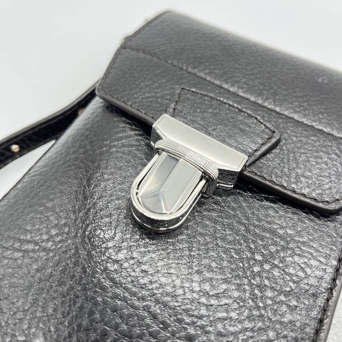 新品タグ付き】LEMAIRE(ルメール) GEAR マルチポケット レザー 新品タグ付き】LEMAIRE(ルメール) GEAR マルチポケット レザー
