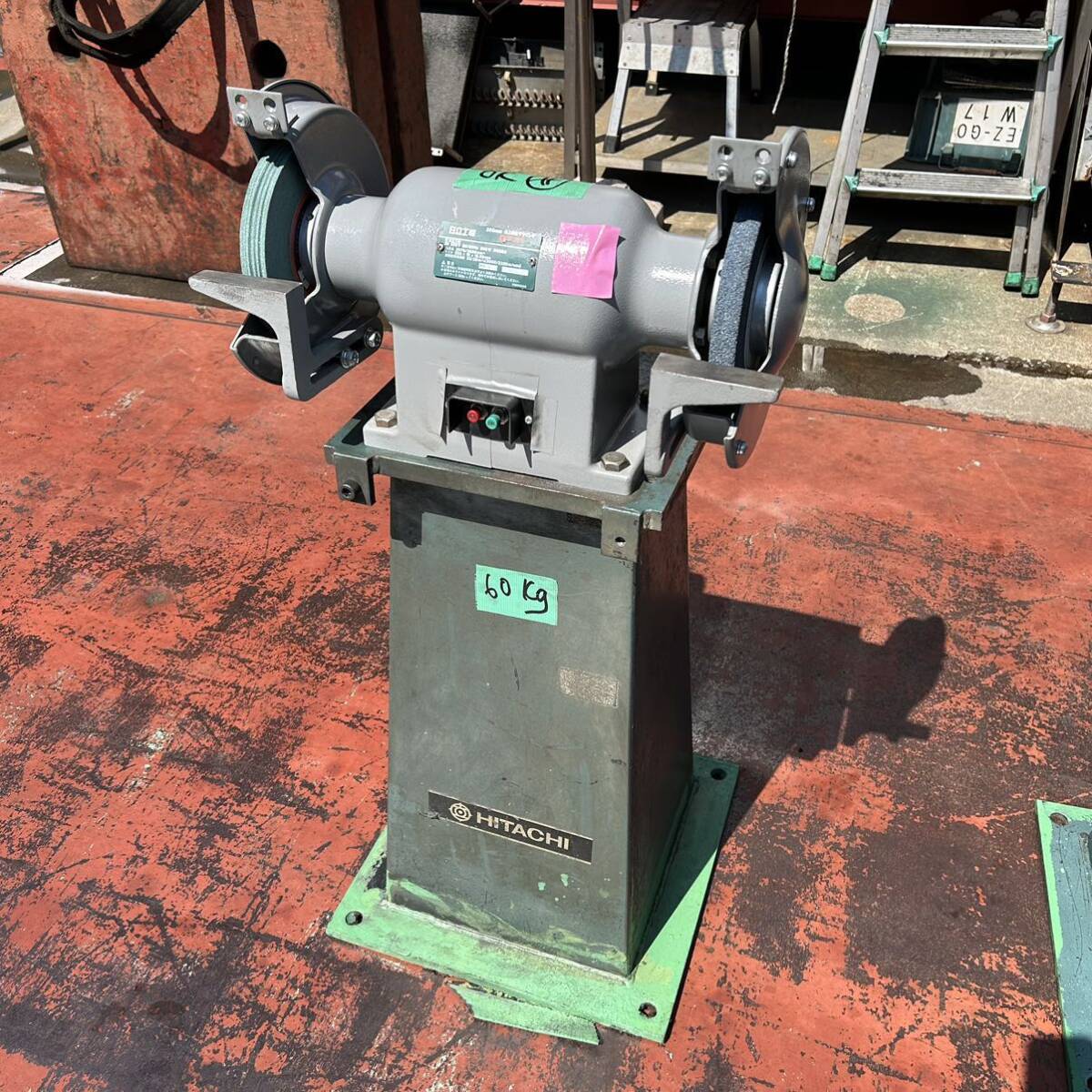 T8427 HITACHI 日立 両頭グラインダー GT21 205mm 三相200V 50/60Hz 台付き【動作確認済】