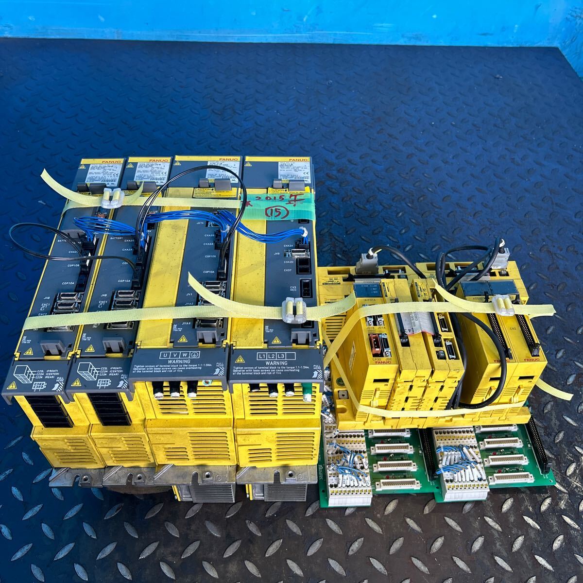 T8581 FANUC ファナック 電子部品 サーボアンプ A06B-6240-H305 A06B-6220-H011#600 A06B-6200-H011 2015年 他 セット【ジャンク品】
