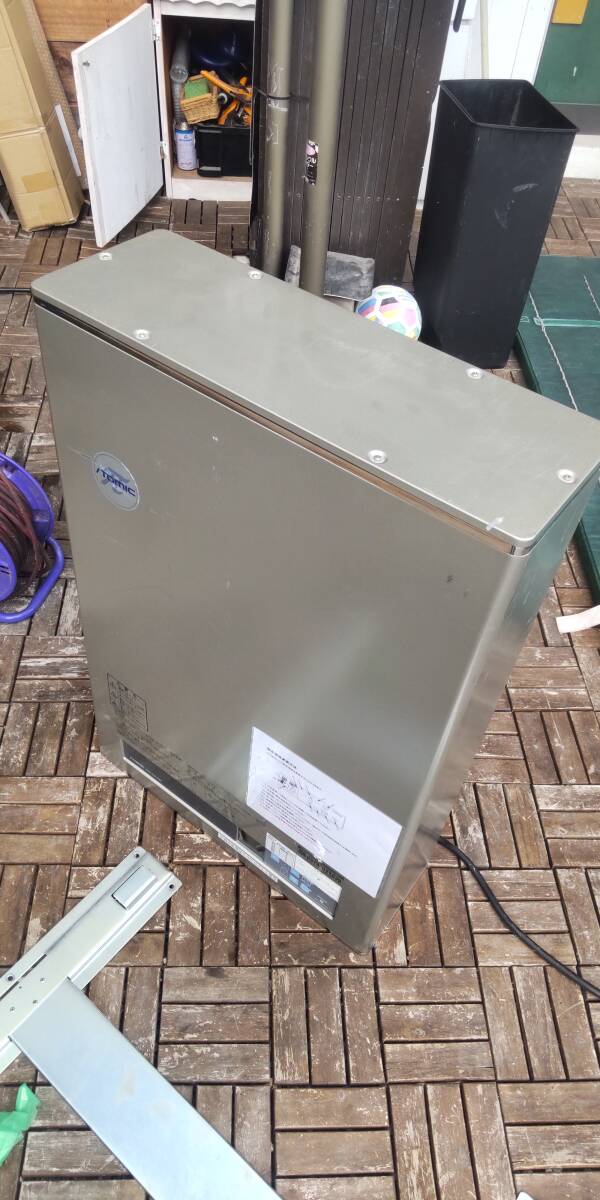 日本イトミック EW-40N3B-BT 貯湯式電気湯沸器 壁掛型 40L 単相 日本イトミック EW-40N3B-BT 貯湯式電気湯沸器 壁掛型 40L 単相