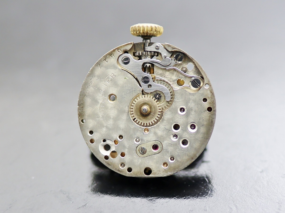 驚きの激安価格 18K Rolex 金無垢 1927-28年 手巻き式腕時計 手彫り彫金ケース その他