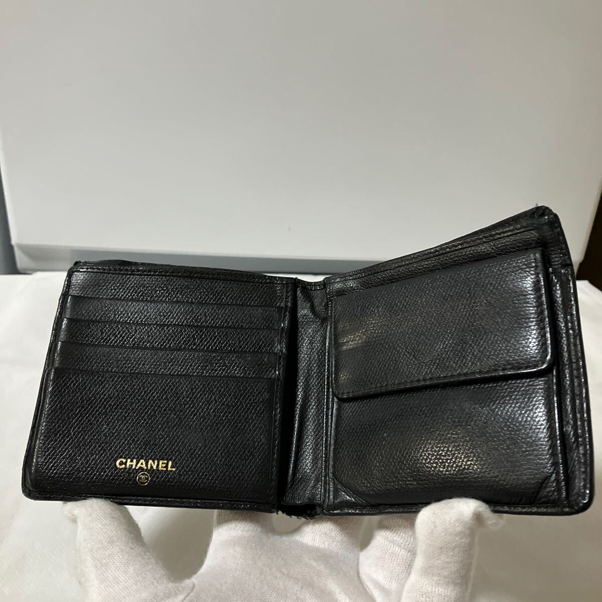 CHANEL ココボタン 二つ折り財布 レザー ブラック CHANEL ココボタン 二つ折り財布 レザー ブラック