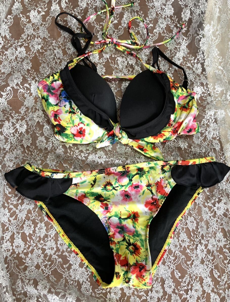 黄色の花柄重ね着風ビキニ　Sサイズ美品！