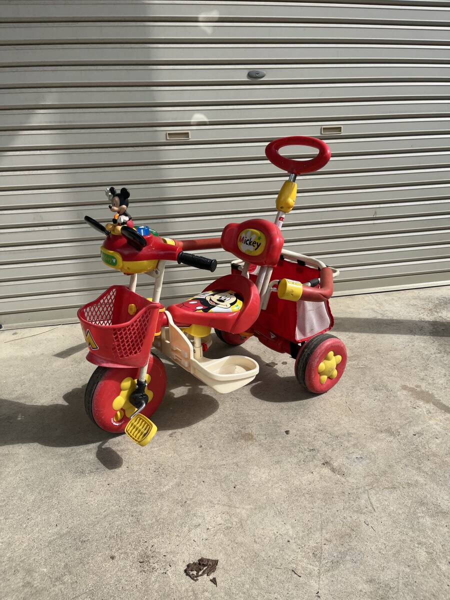 三輪車 二人乗り 程よく 双子用自転車 足置き 座席前後2段調節 三輪車 二人乗り 程よく 双子用自転車 足置き 座席前後2段調節