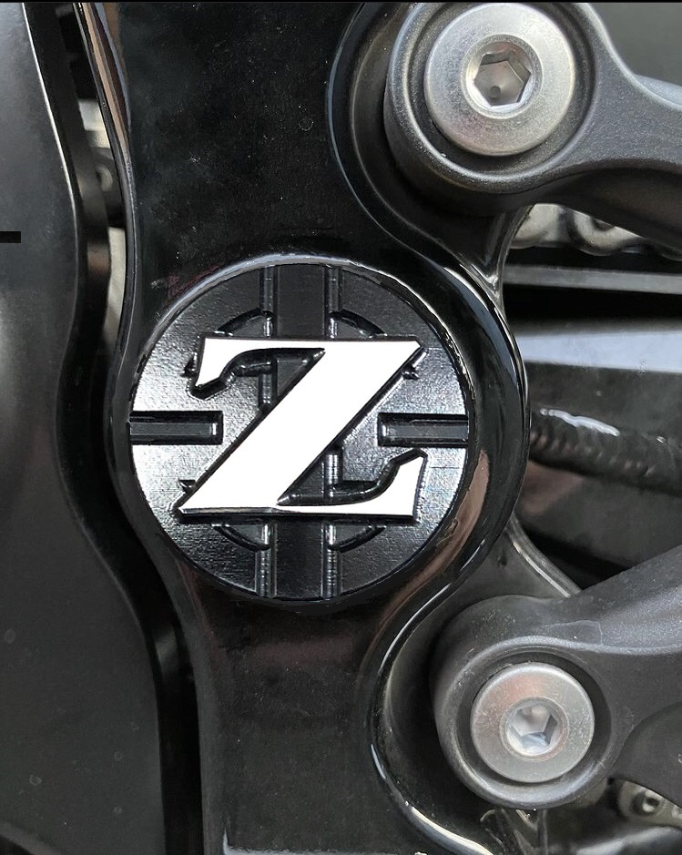 z900rs(2018モデル～)スイングアーム(ピボット)シャフト部フレームホールプラグ(L)アルミ削り出しアルマイトブラック文字面研磨