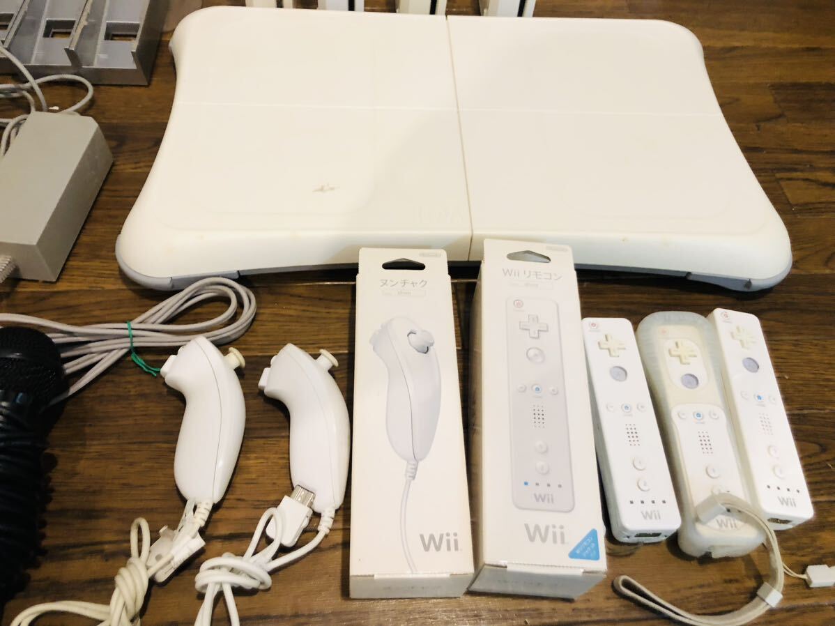 【あす楽対応】 Nintendo Wii 本体 Wii fit コントローラー 周辺機器 ソフト23本 Nintendo Switch