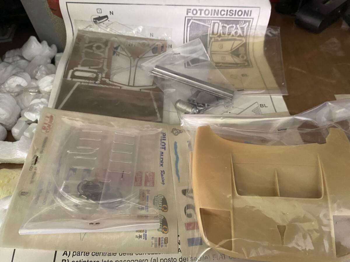ブラーゴ 1/18 フェラーリF40LM コンバージョンキット ミニカー ブラーゴ 1/18 フェラーリF40LM コンバージョンキット ミニカー