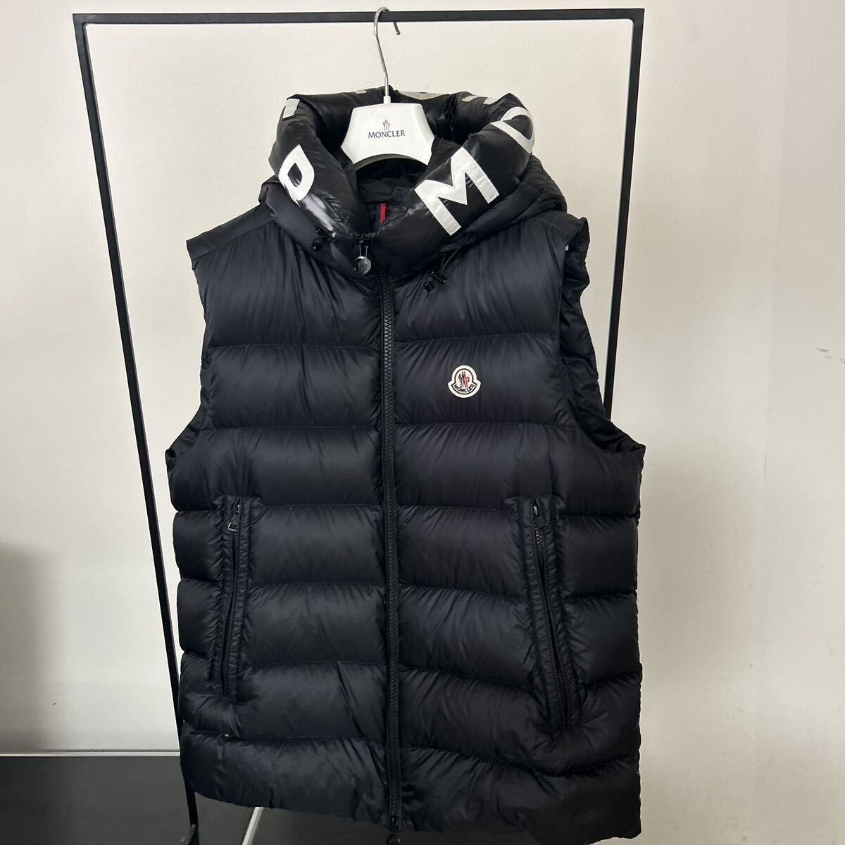 モンクレール MONCLER MONTREUIL ベスト ブラック 4 美品|Yahoo モンクレール MONCLER MONTREUIL ベスト ブラック 4 美品|Yahoo