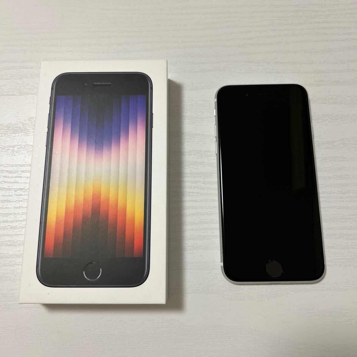 iPhone SE 第2世代 SE2 ホワイト　白　SIMフリー 64GB