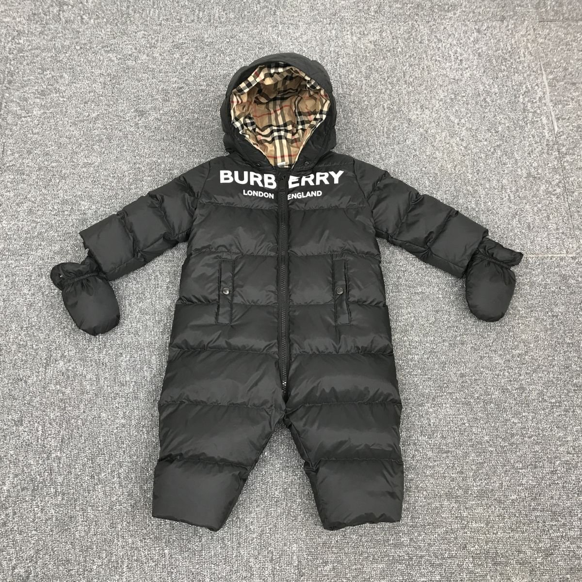 バーバリーburberry スノースーツ
