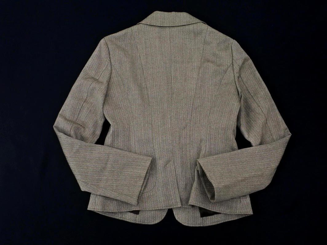 パンツスーツ　接写 