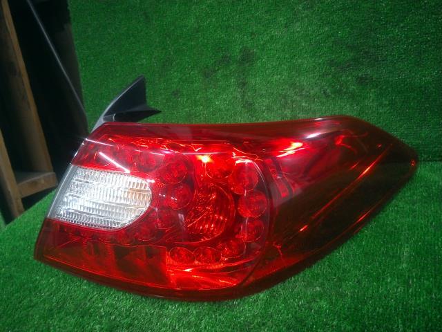 フーガ DAA-HY51 右テールランプ ハイブリッド VIPパッケージ VQ35HR QAA 26550-1ME0A