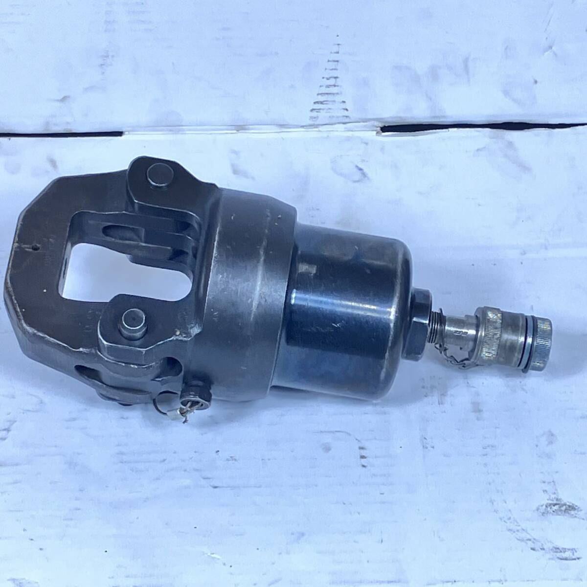 送料無料 中古品 泉精器 IZUMI 油圧ヘッド分離式 圧着工具 裸 送料無料 中古品 泉精器 IZUMI 油圧ヘッド分離式 圧着工具 裸
