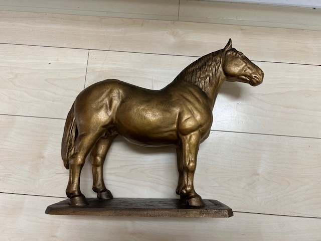 昭和レトロ 日本釧路種 馬 オブジェ 金属製 記念品 置物 競走馬 昭和レトロ 日本釧路種 馬 オブジェ 金属製 記念品 置物 競走馬