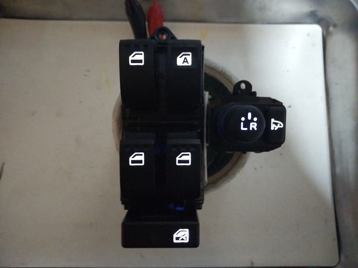 LA６００S　タントカスタム前期　パワーウインドウスイッチLED打ち替え