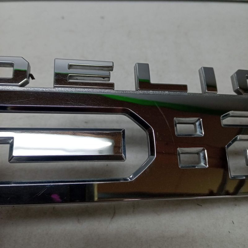 ＭＢ１５Ｓ　デリカＤ２　純正　ゲートエンブレム?。玻冢担保玻?２４Ｄ１８６*同梱不可