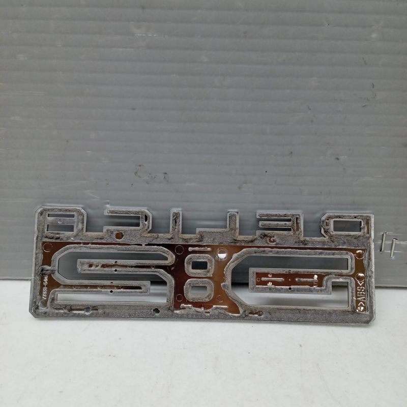ＭＢ１５Ｓ　デリカＤ２　純正　ゲートエンブレム?。玻冢担保玻?２４Ｄ１８６*同梱不可