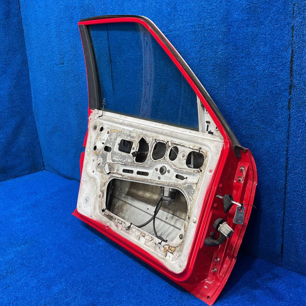 [AK-0018923][N24] S61 BMW 3 серии E30 седан левый руль [ левая передняя дверь ]B3S32