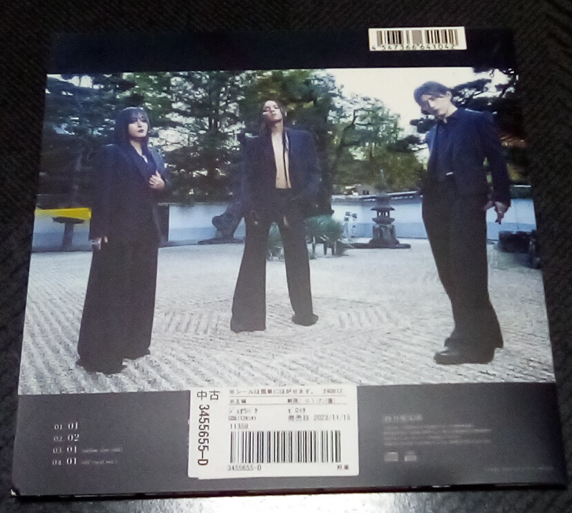 女王蜂 01 期間生産限定盤（アニメ盤）「アンデッドアンラック」 オープニング・テーマ レンタル落ち_画像2