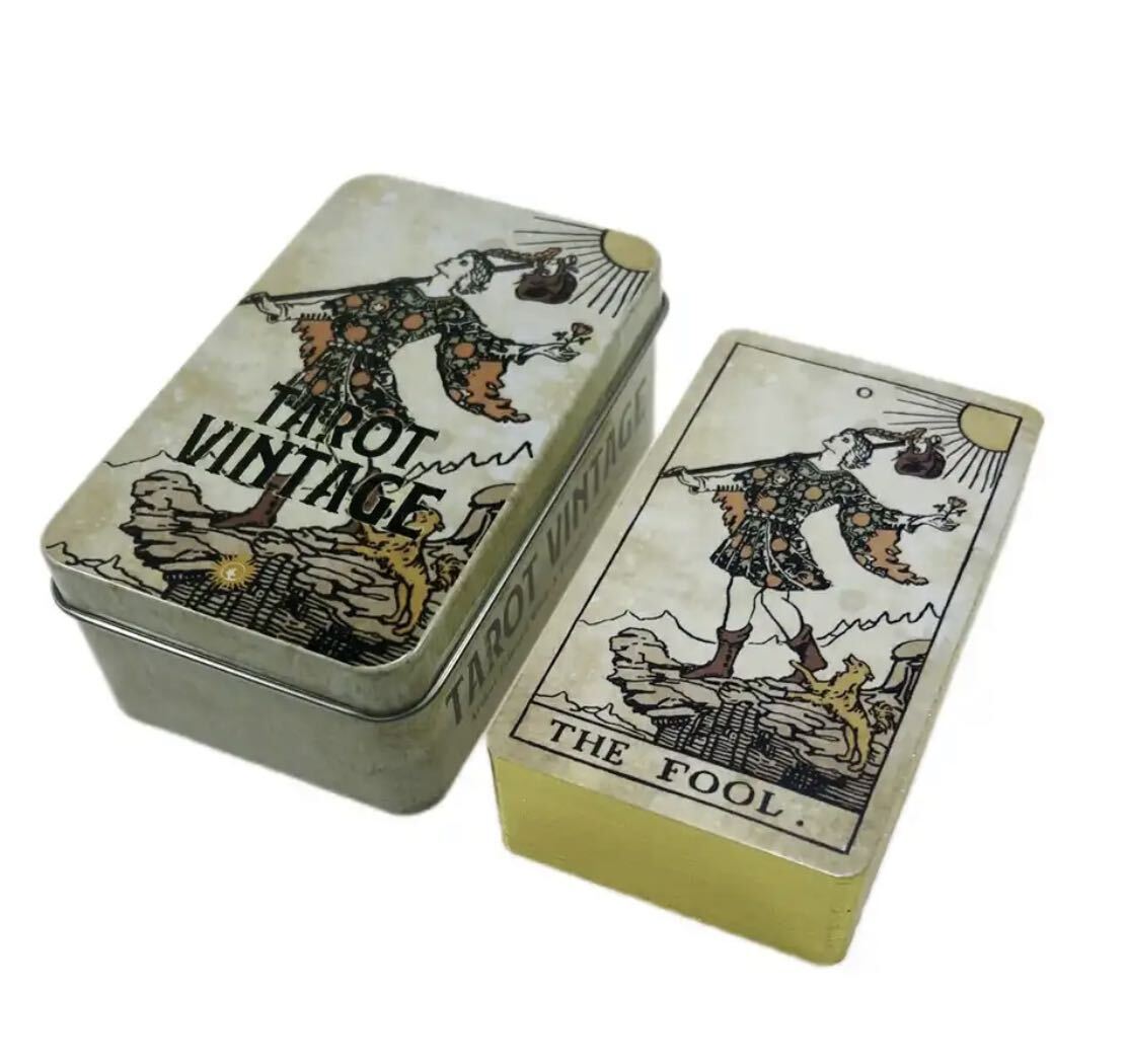 缶入りビンテージタロットカード
