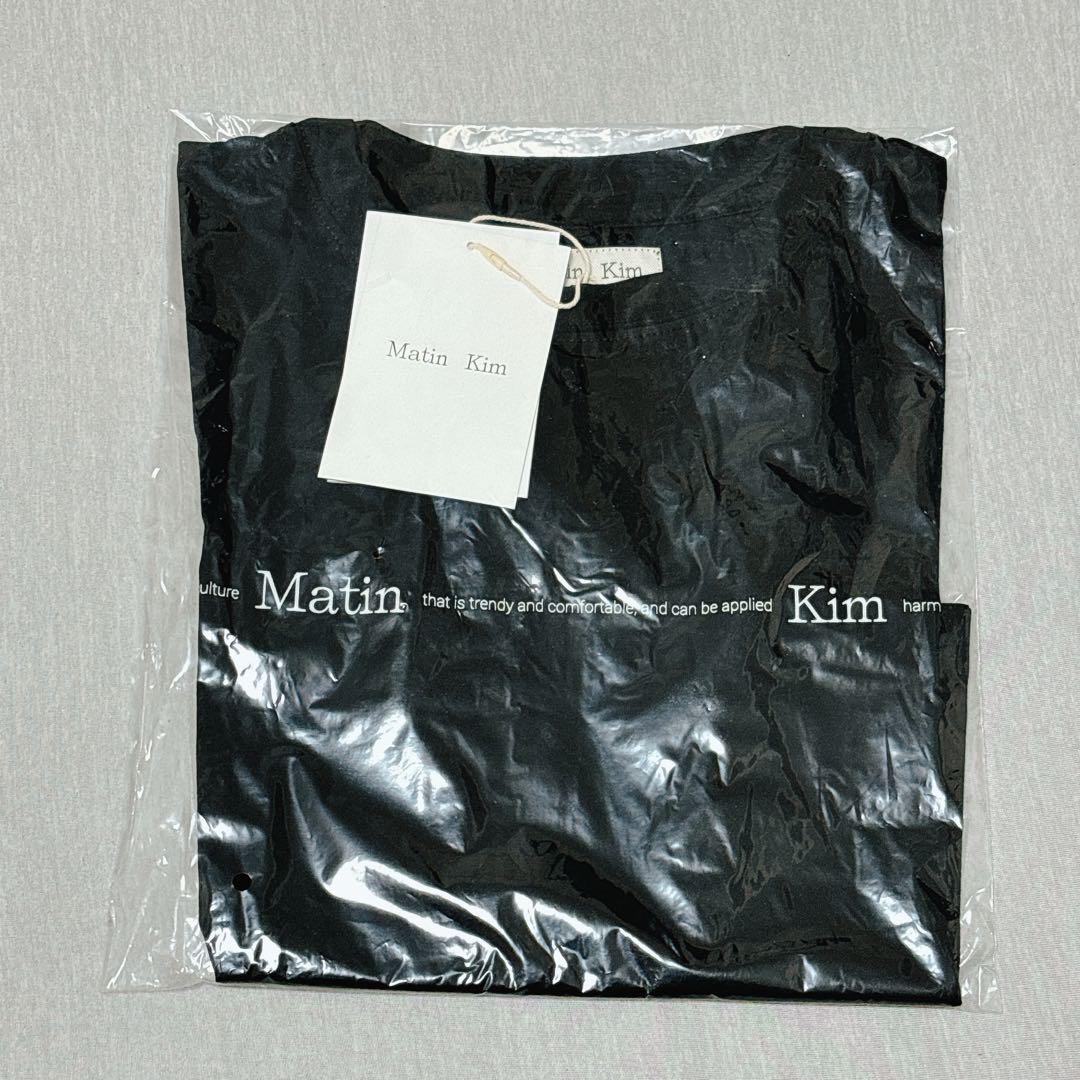 マーティンキム Matin Kim ラインロゴ クロップド Tシャツ マーティンキム Matin Kim ラインロゴ クロップド Tシャツ