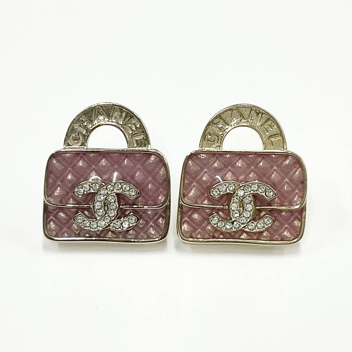 M10469 シャネル ピアス ココマーク ロゴ バッグ マトラッセ M10469 シャネル ピアス ココマーク ロゴ バッグ マトラッセ