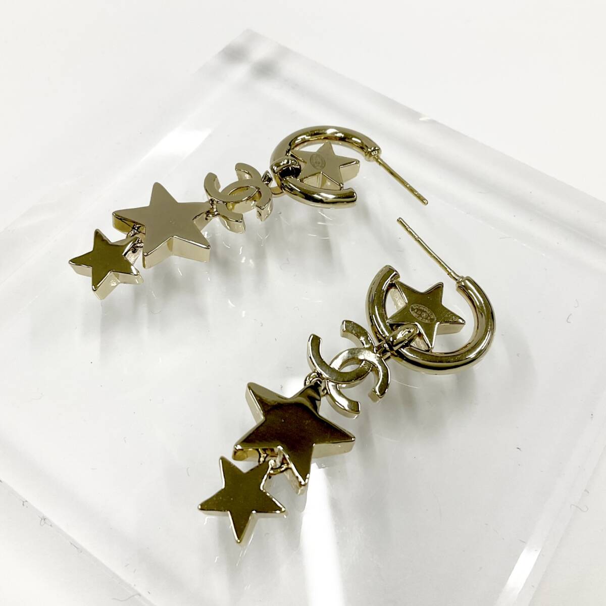 M10589 シャネル ピアス フープピアス ココマーク ライン M10589 シャネル ピアス フープピアス ココマーク ライン