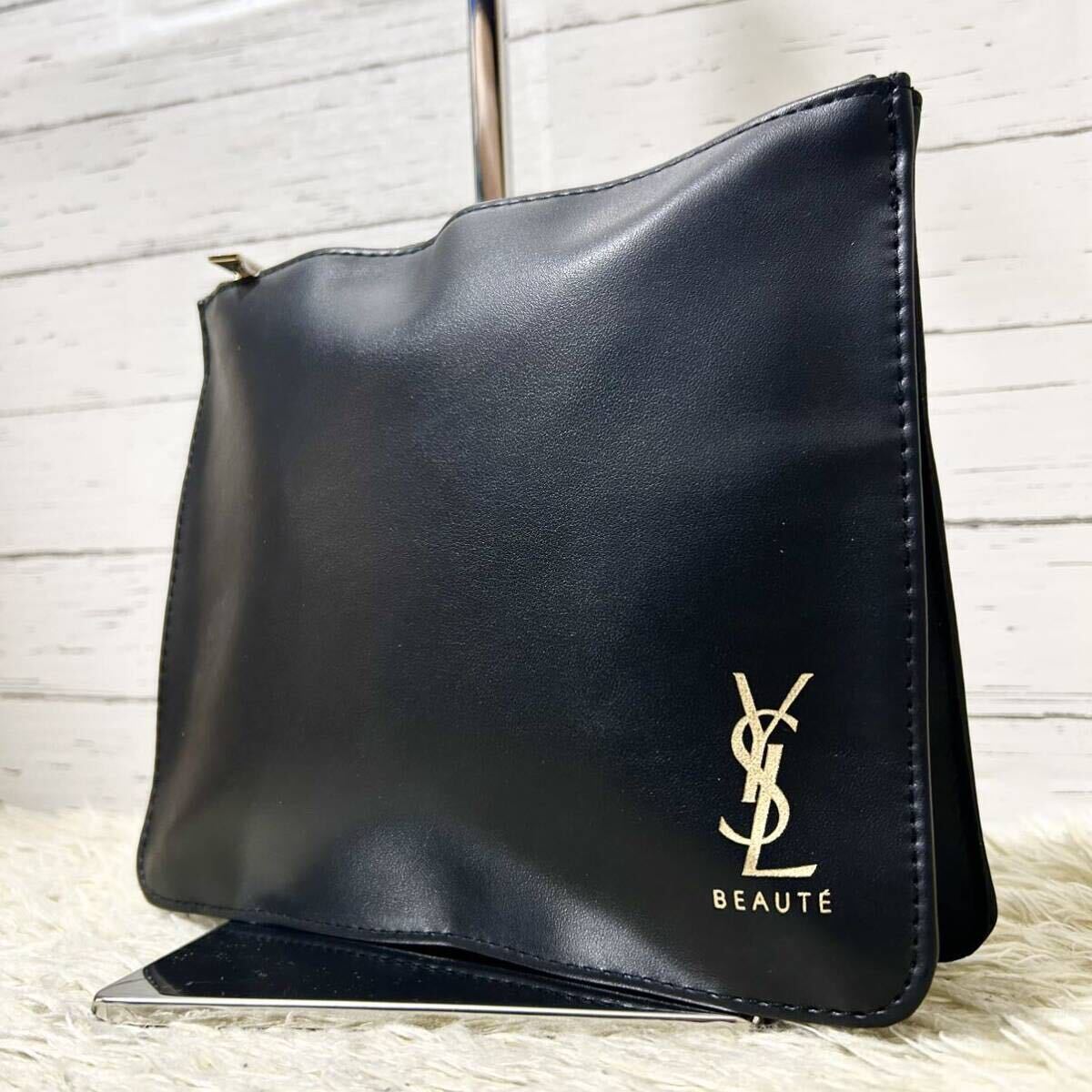 1円 YVES SAINT LAURENT YSL イヴサンローラン セカンドバッグ クラッチ ロゴ 本革 ゴールド金具 ゴージャス  ポーチ(その他)｜売買されたオークション情報、yahooの商品情報をアーカイブ公開 - オ イヴ・サンローラン