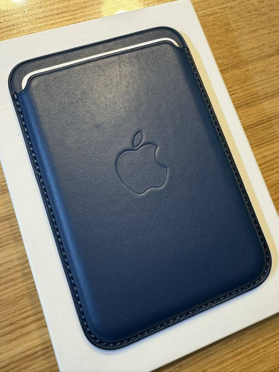 新品未使用 Apple 純正 iPhone レザーウォレット バルティック 新品未使用 Apple 純正 iPhone レザーウォレット バルティック