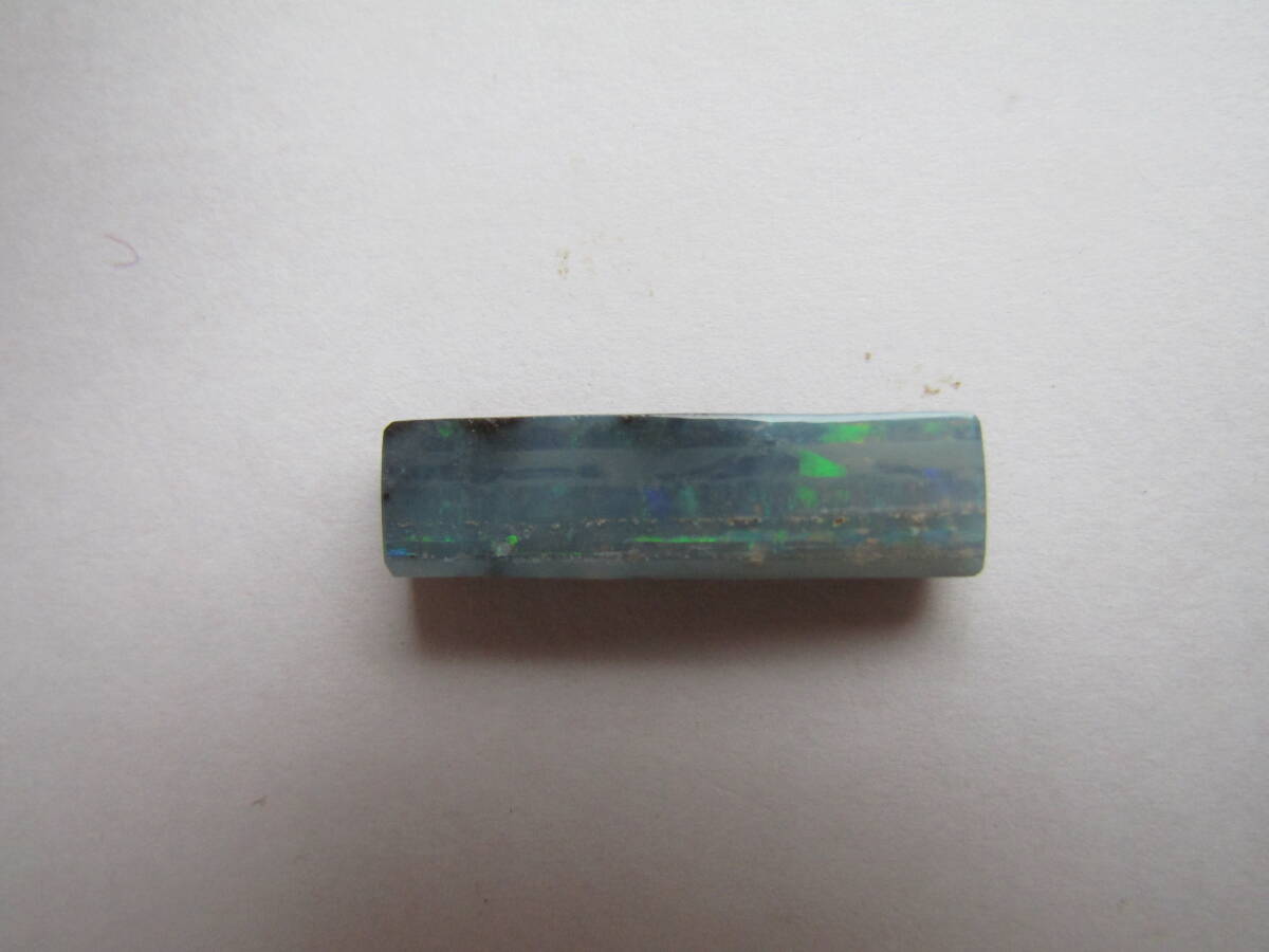 オーストラリア産 　 天然ボルダーオパール 　 8.1 ct