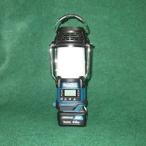 マキタ MR053+BL1040B+DC10SA 10.8V対応 充電式ランタン付ラジオ 10.8V-4.0Ahバッテリx1個+充電器付SET 聴く照らすを1台にひとまとめ 新品