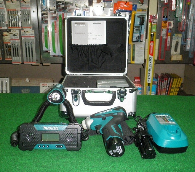 マキタ TD090DWX+ML101+MR051 CK1002SP 10.8Vインパクトドライバ 10.8Vハグライト 10.8Vラジオ セット 新品 防災 キャンプ アウトドア