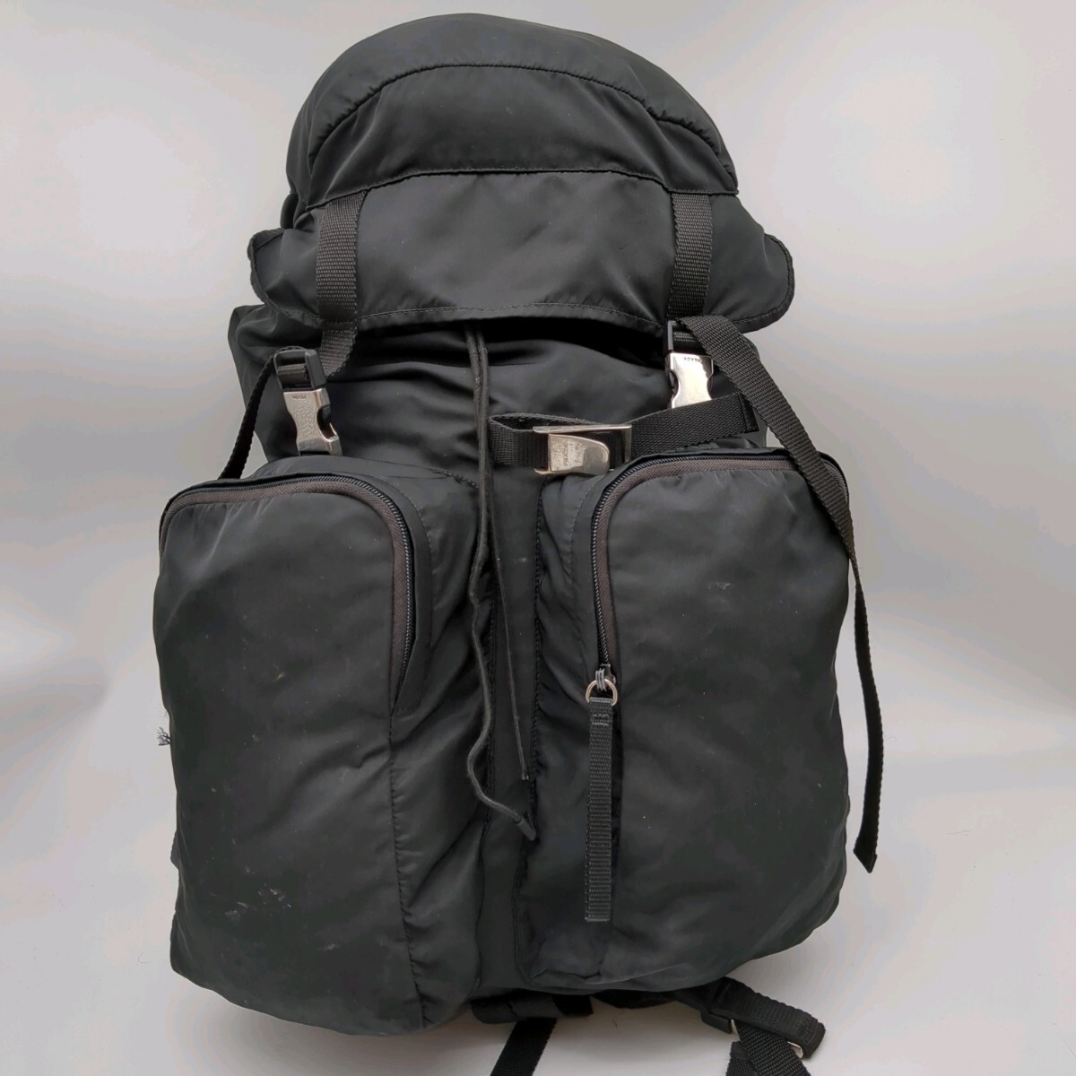 Yahoo!オークション - 1円〜 PRADA 大容量 V136 バックパック Yahoo!オークション - 1円〜 PRADA 大容量 V136 バックパック