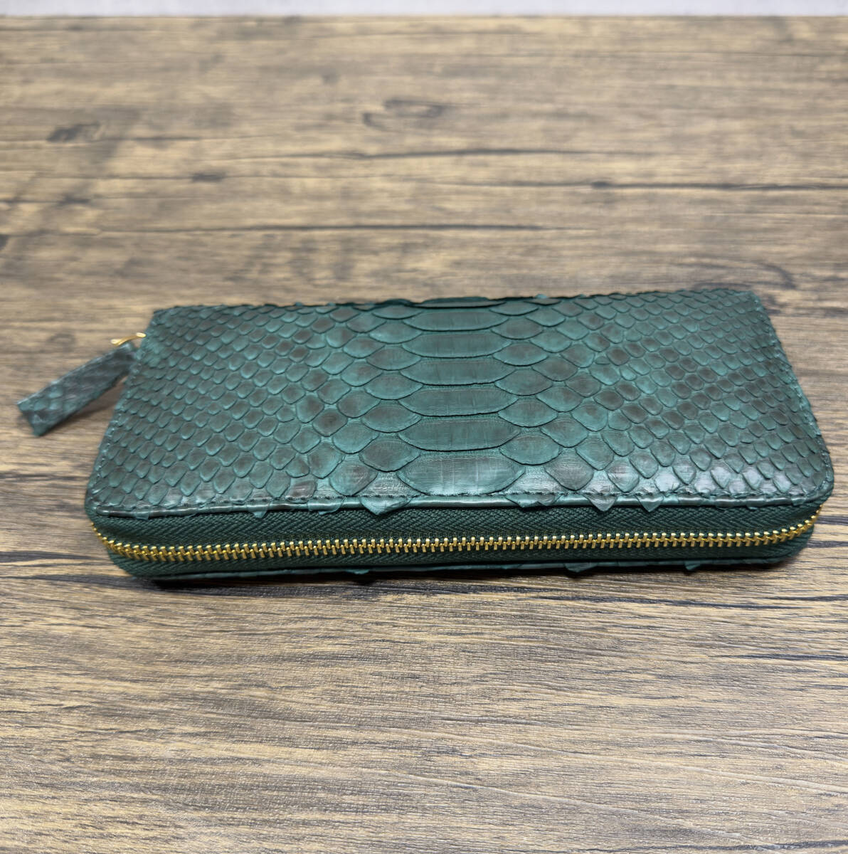 グリーンパイソン パイソンレザー長財布 財布 ハンドメイド 高級本革 レザー 蛇革 エキゾチック 緑 高級パイソン 金運開運 風水