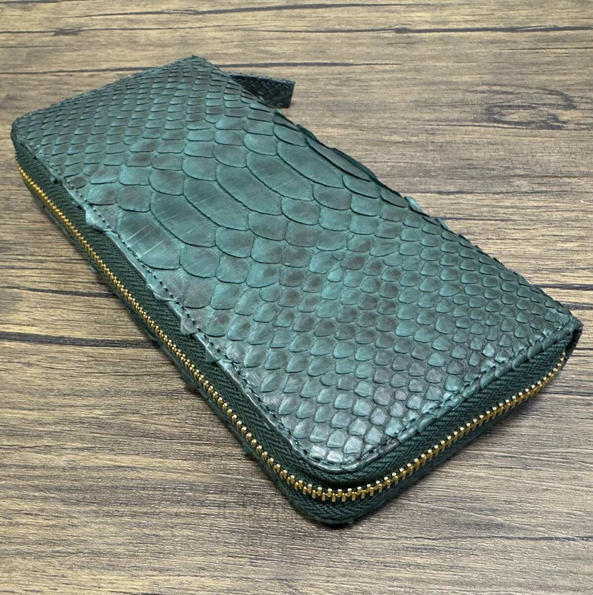 グリーンパイソン パイソンレザー長財布 財布 ハンドメイド 高級本革 レザー 蛇革 エキゾチック 緑 高級パイソン 金運開運 風水