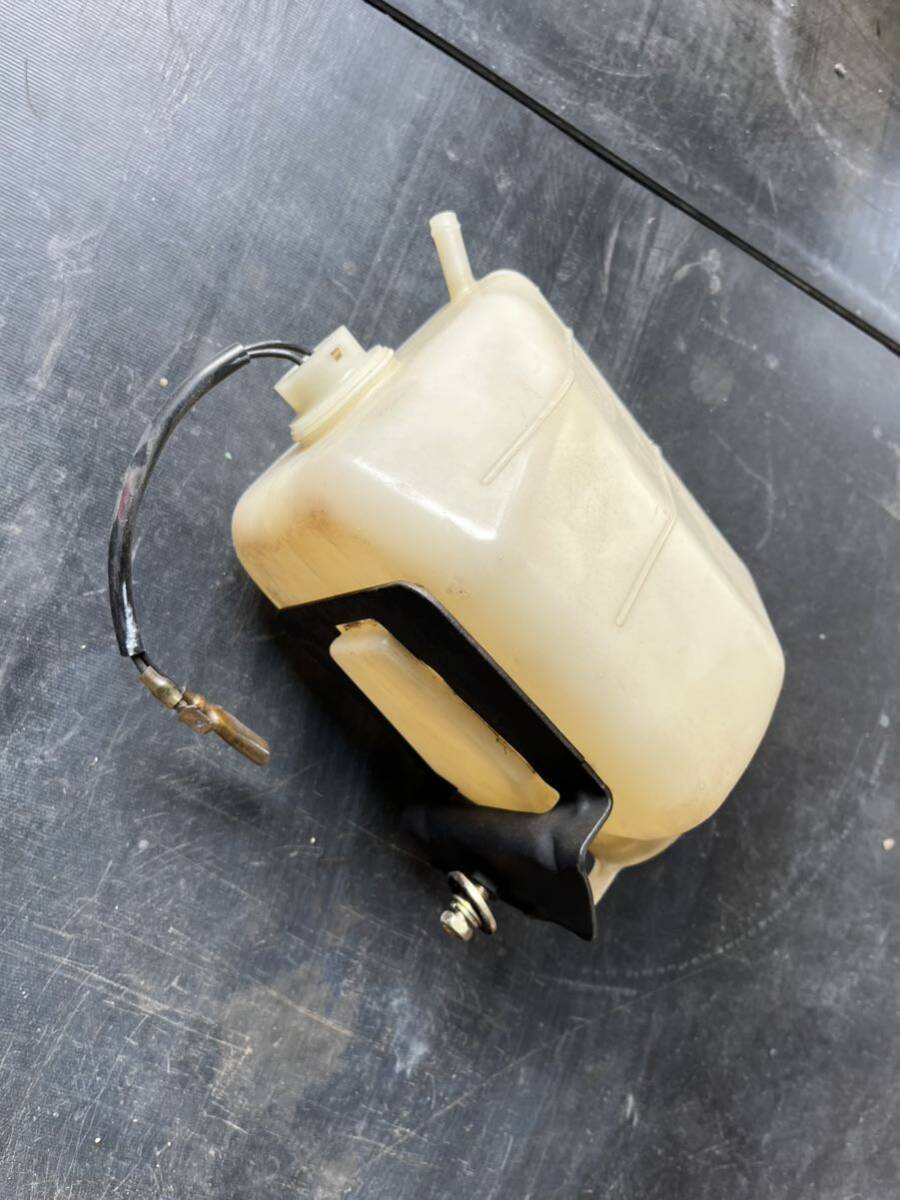 中古フェアレディz s130 ラジエターサブタンク 日産純正部品