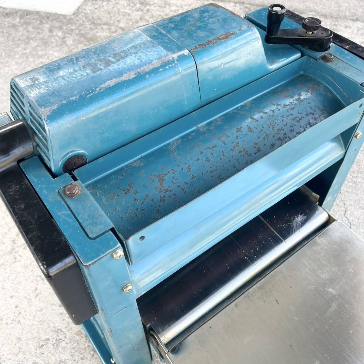 ▽makita 300自動カンナ モデル 2012 有効切削幅304mm AC100V ▽makita 300自動カンナ モデル 2012 有効切削幅304mm AC100V