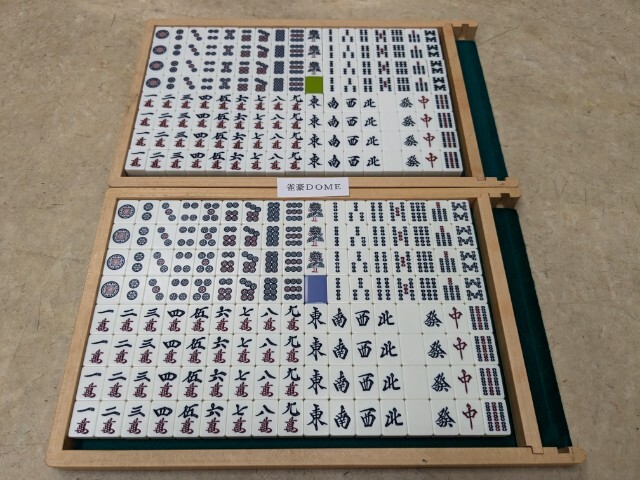 中国美術 竹嵌 縞黒檀牌 背竹牌 麻雀牌 皮製ケース付 珍品 MGKP 中国美術 竹嵌 縞黒檀牌 背竹牌 麻雀牌 皮製ケース付 珍品 MGKP