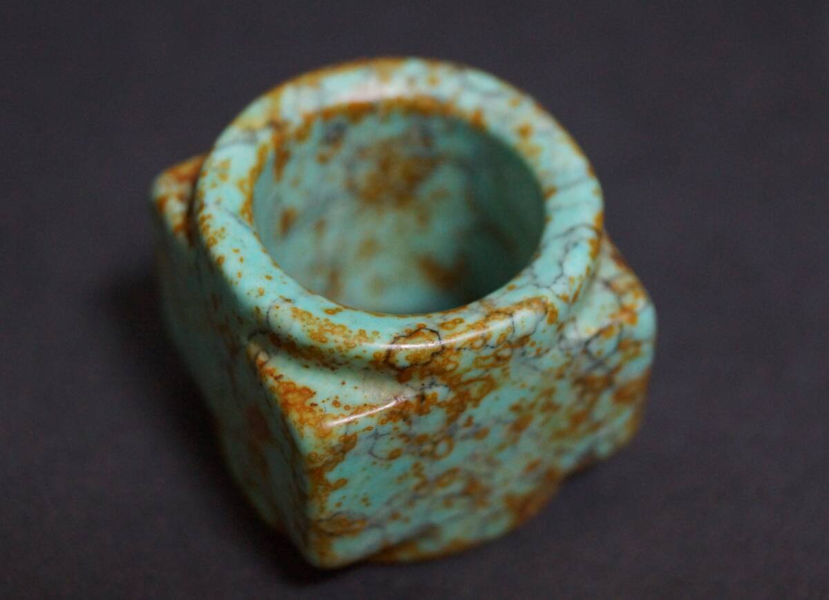 古緑松石(ターコイズ)玉琮(ぎょくそう)細工彫指輪 根付 緒締玉 提げ物 装飾品 閑】古緑松石（ターコイズ）玉琮（ぎょくそう）細工彫指輪 根付 緒締