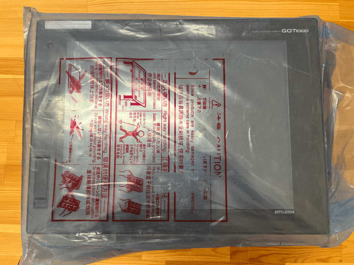 1円スタート 三菱電機 GT1695M-XTBA 表示器 GOT1000 タッチパネル フィルム付 現状品