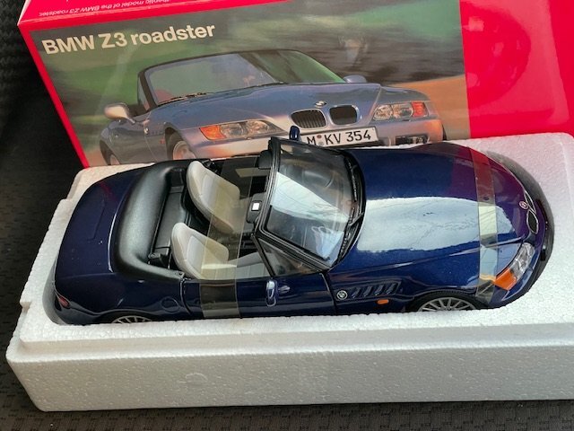 ディーラー別注モデル　1/18　BMW Z3 ロードスター　ブルー系　used