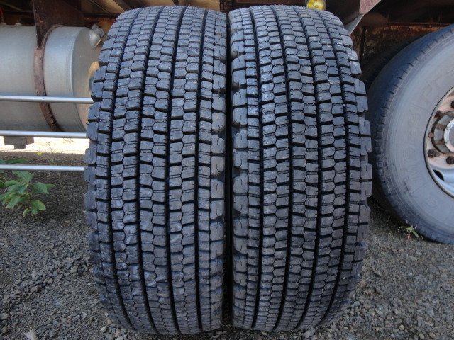 *372 зима бородвка есть 1 0 мм протектор Bridgestone W900 265/70R19.5 140/138J 2 шт 