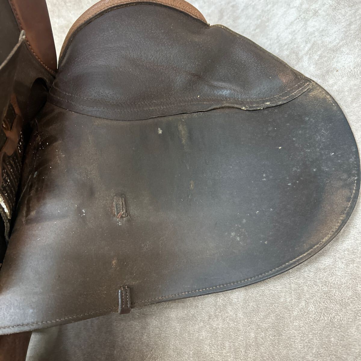 中古 乗馬 鞍 CROSBY ENGLAND 練習用 馬具 鞭 セット 本革 中古 乗馬 鞍 CROSBY ENGLAND 練習用 馬具 鞭 セット 本革