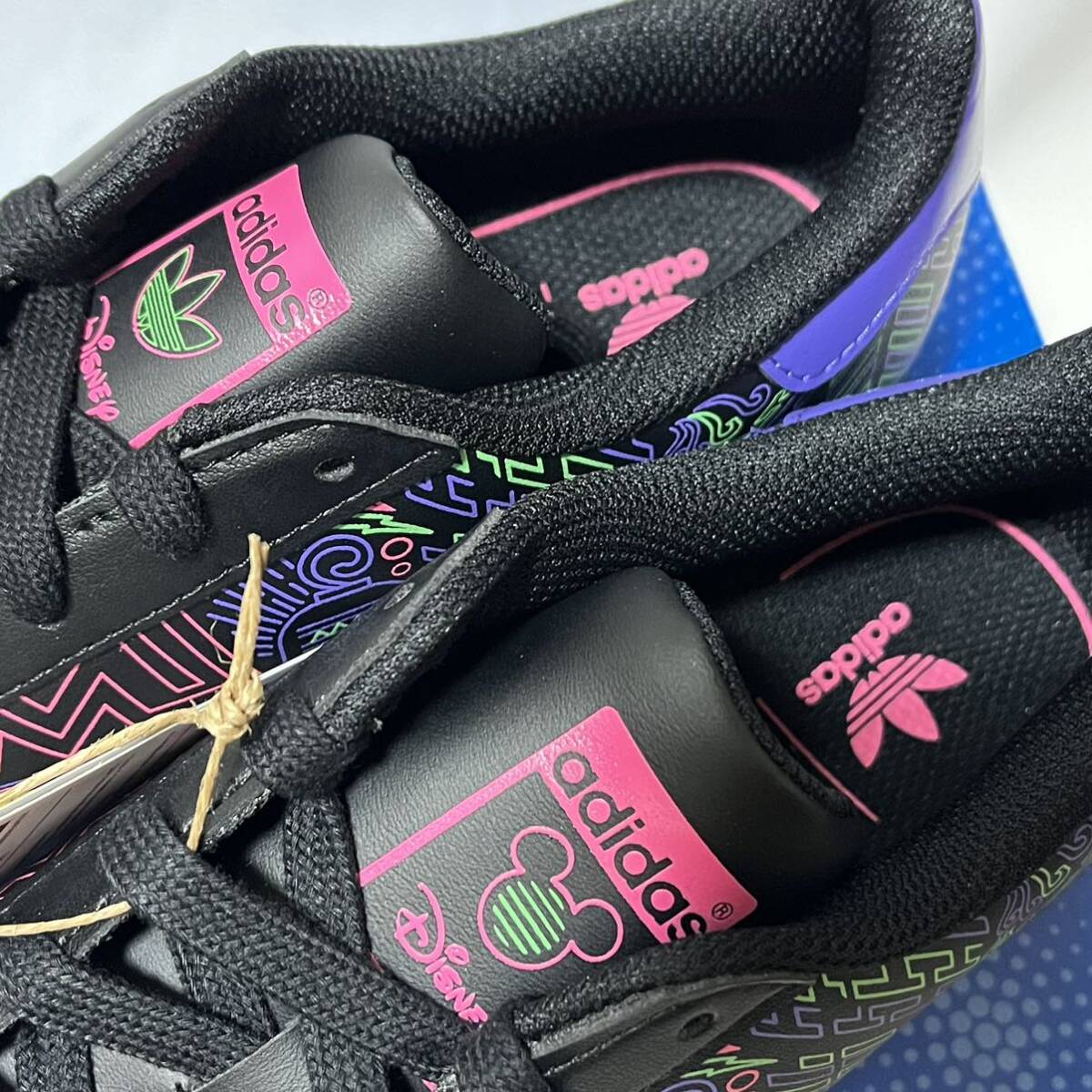 新品】アディダス ディズニー ミッキー キッズスニーカー ADIDAS 新品】アディダス ディズニー ミッキー キッズスニーカー ADIDAS