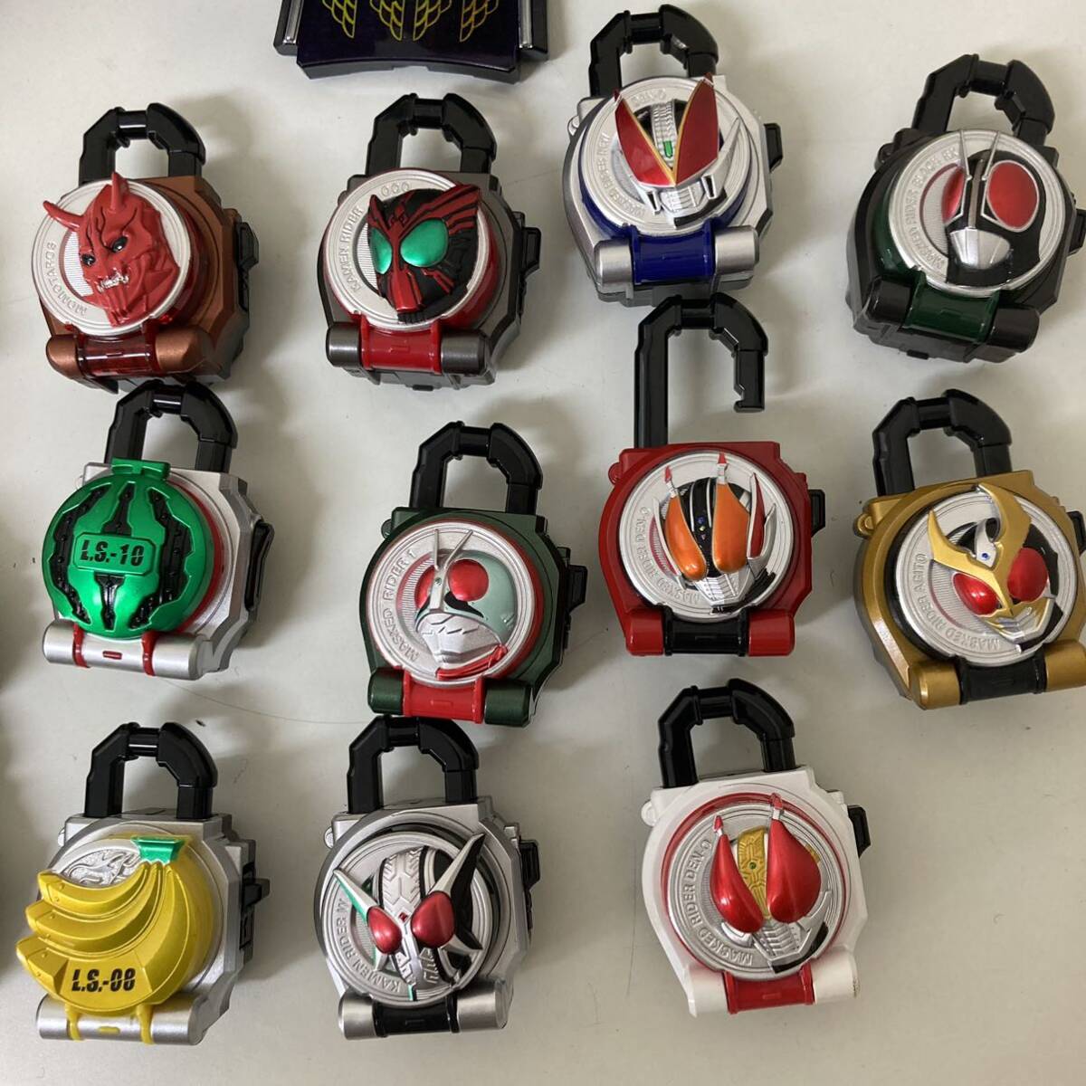 9-165 仮面ライダー鎧武 ガイム 変身ベルト DX戦極ドライバー 9-165 仮面ライダー鎧武 ガイム 変身ベルト DX戦極ドライバー